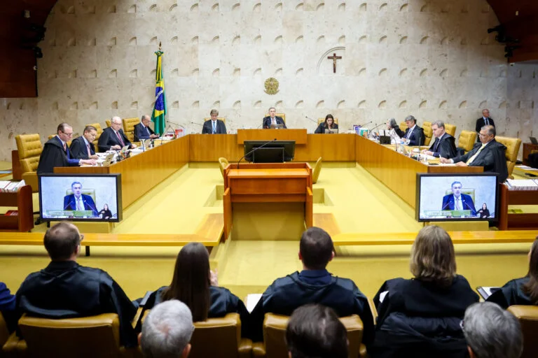 Maioria do STF Defende Presença de Símbolos Religiosos em Repartições Públicas